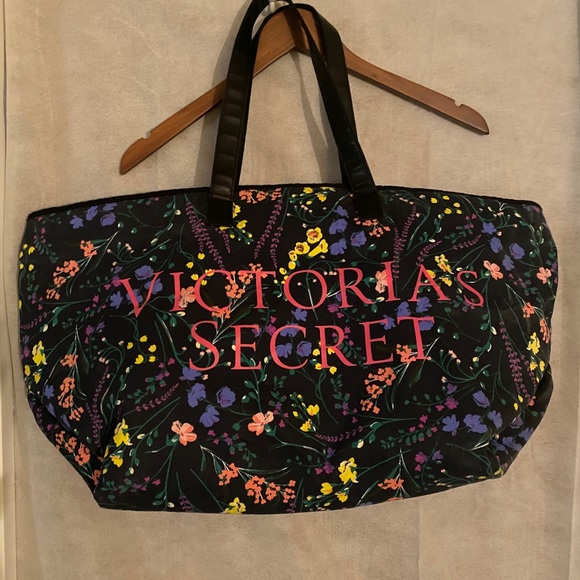 Victoria's Secret Handbags - Weekend tote